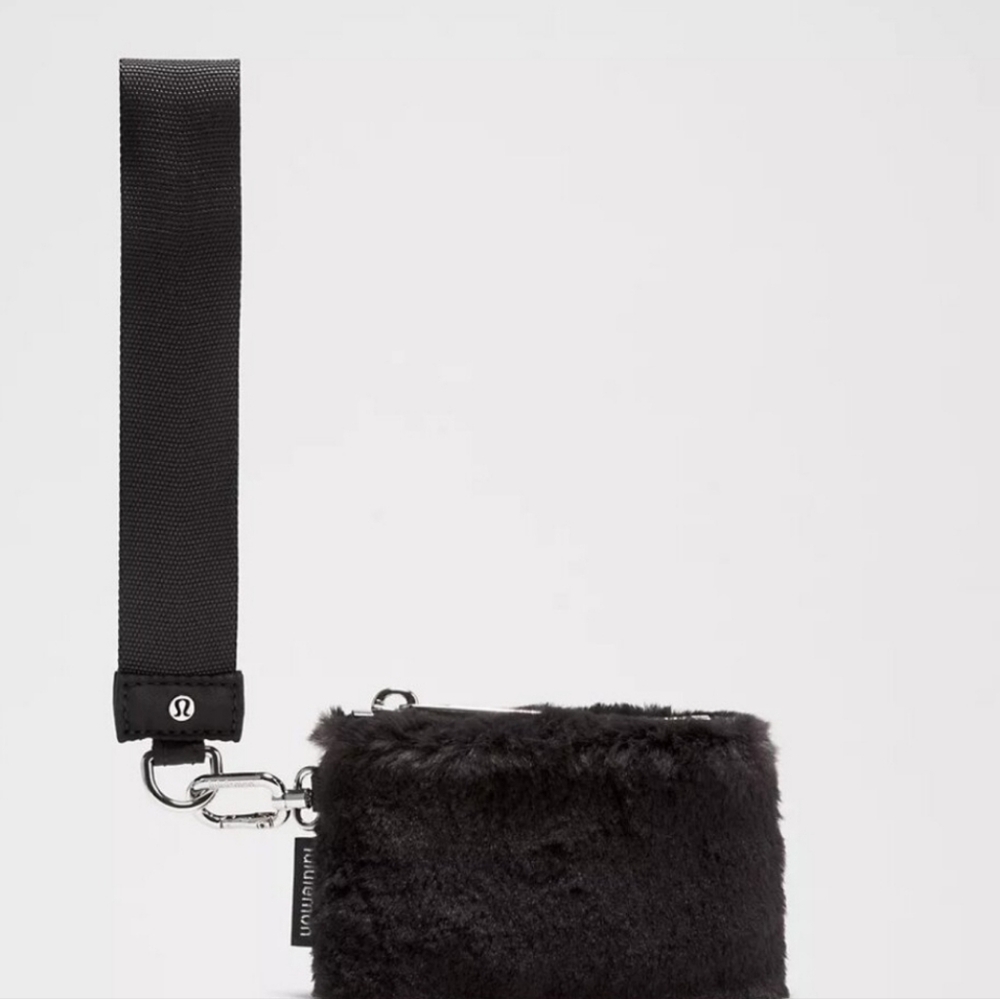 Lululemon Keychain 🖤 - Picture 3 of 6